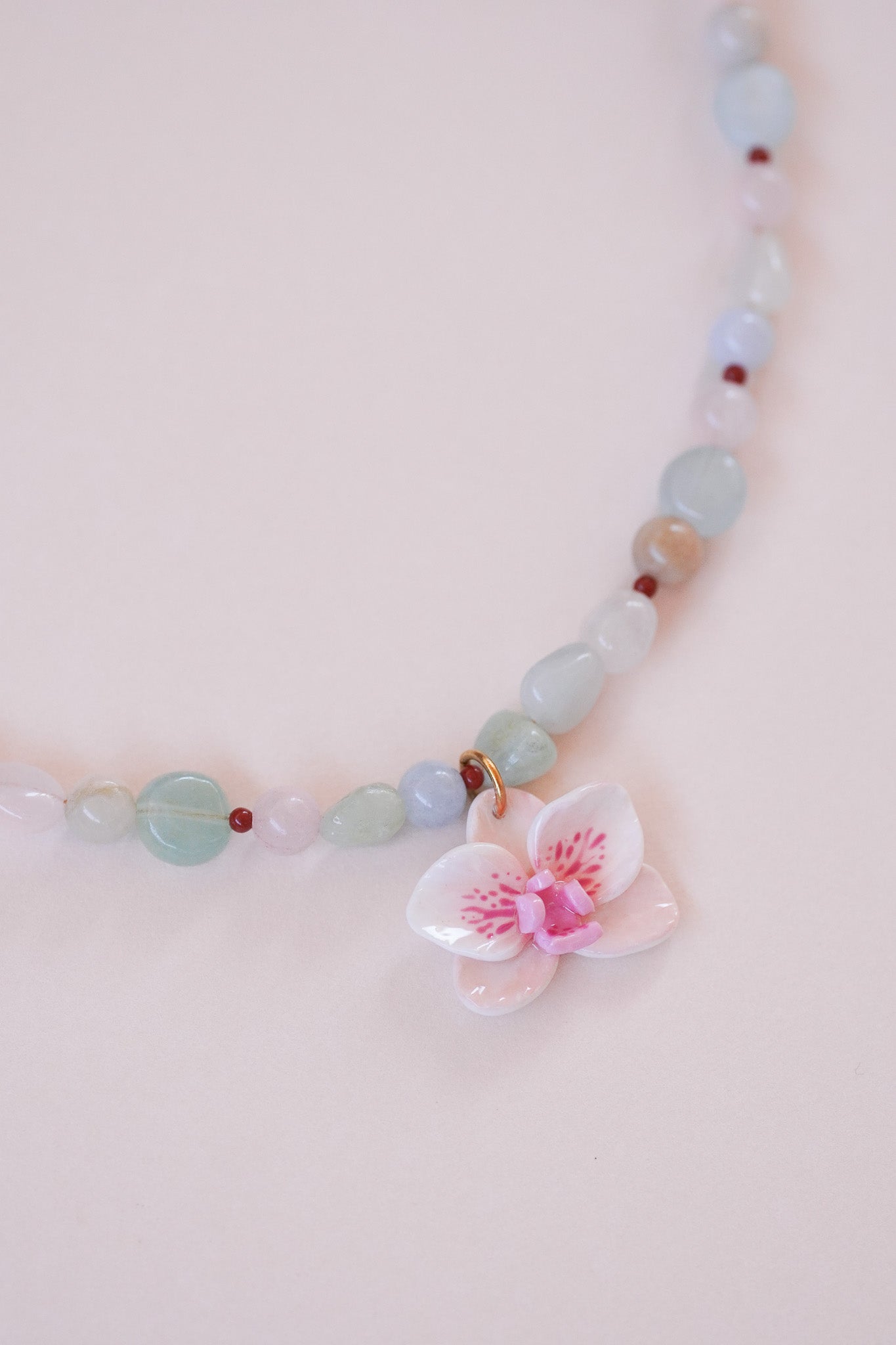 Collier orchidée Pastel