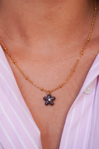 Collier doré petite fleur