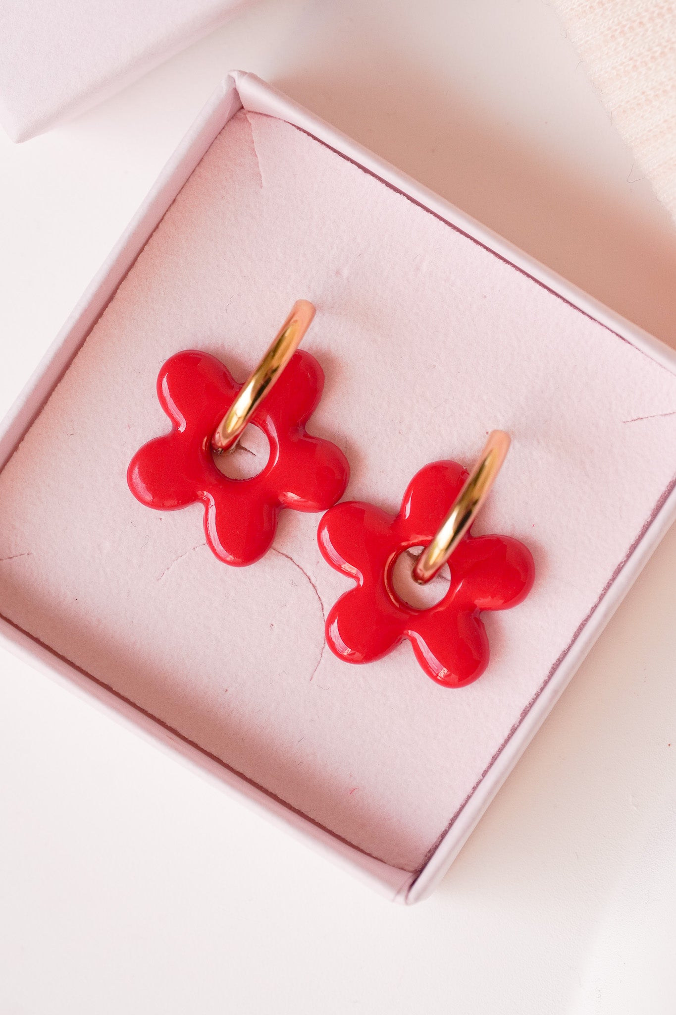 Boucles d’oreilles créoles fleurs rouges