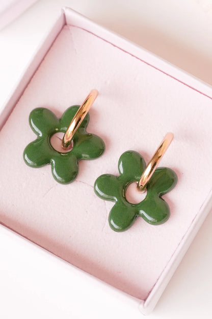 Boucles d’oreilles créoles fleurs vert sapin