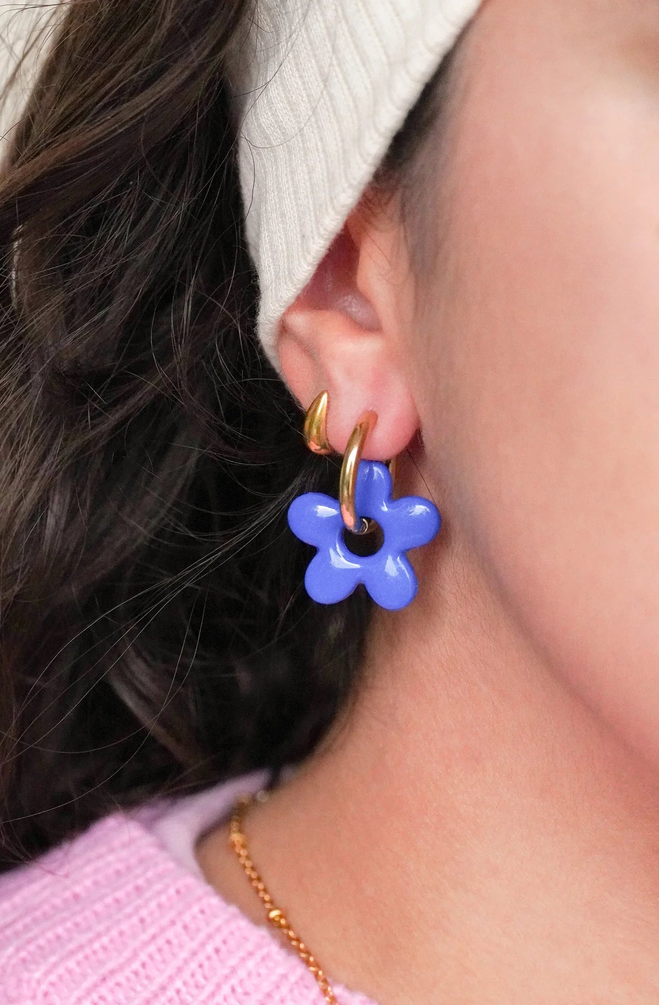 Boucles d’oreilles créoles fleurs bleues