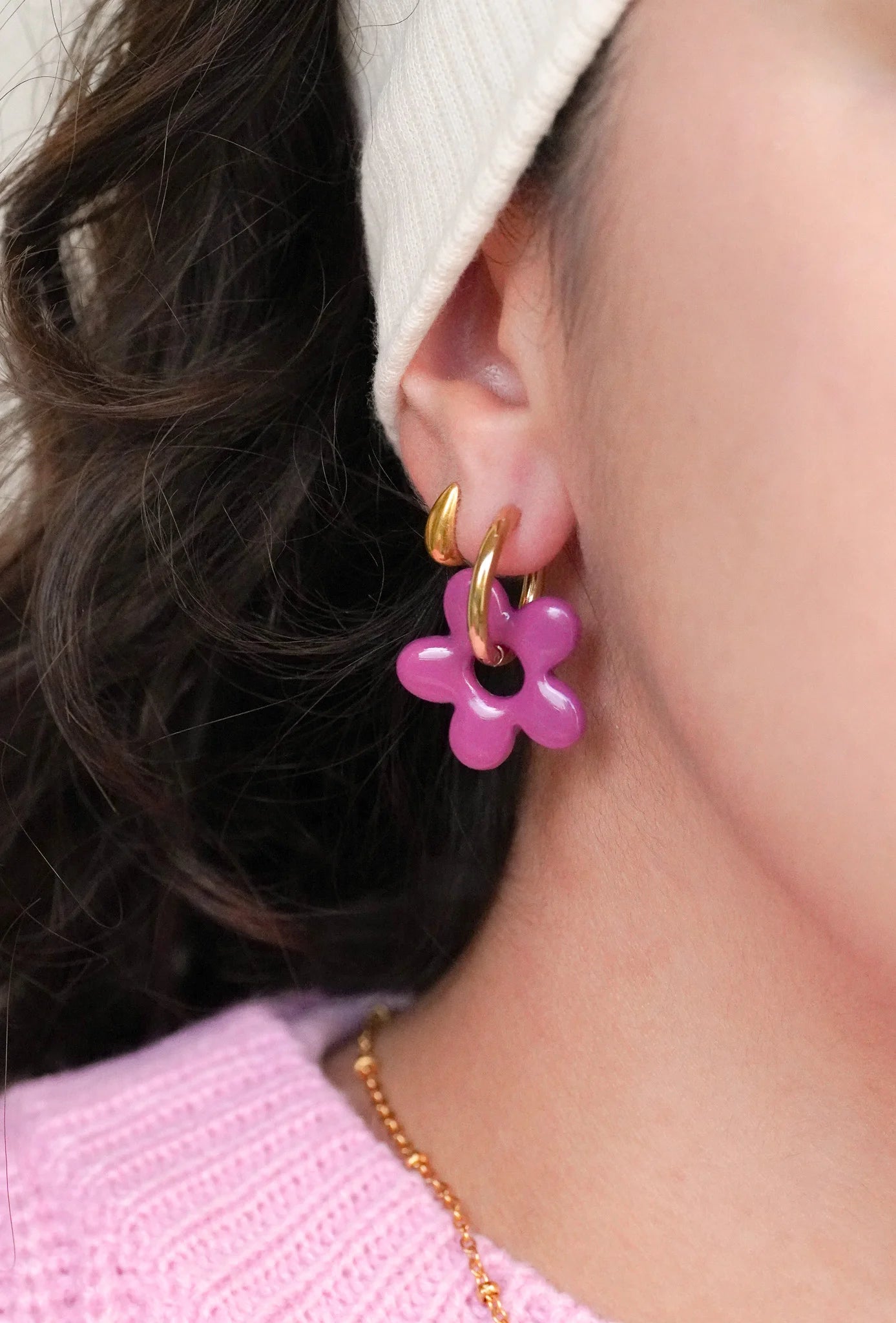 Boucles d’oreilles créoles fleurs violettes