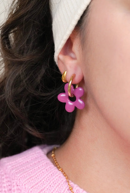 Boucles d’oreilles créoles fleurs violettes