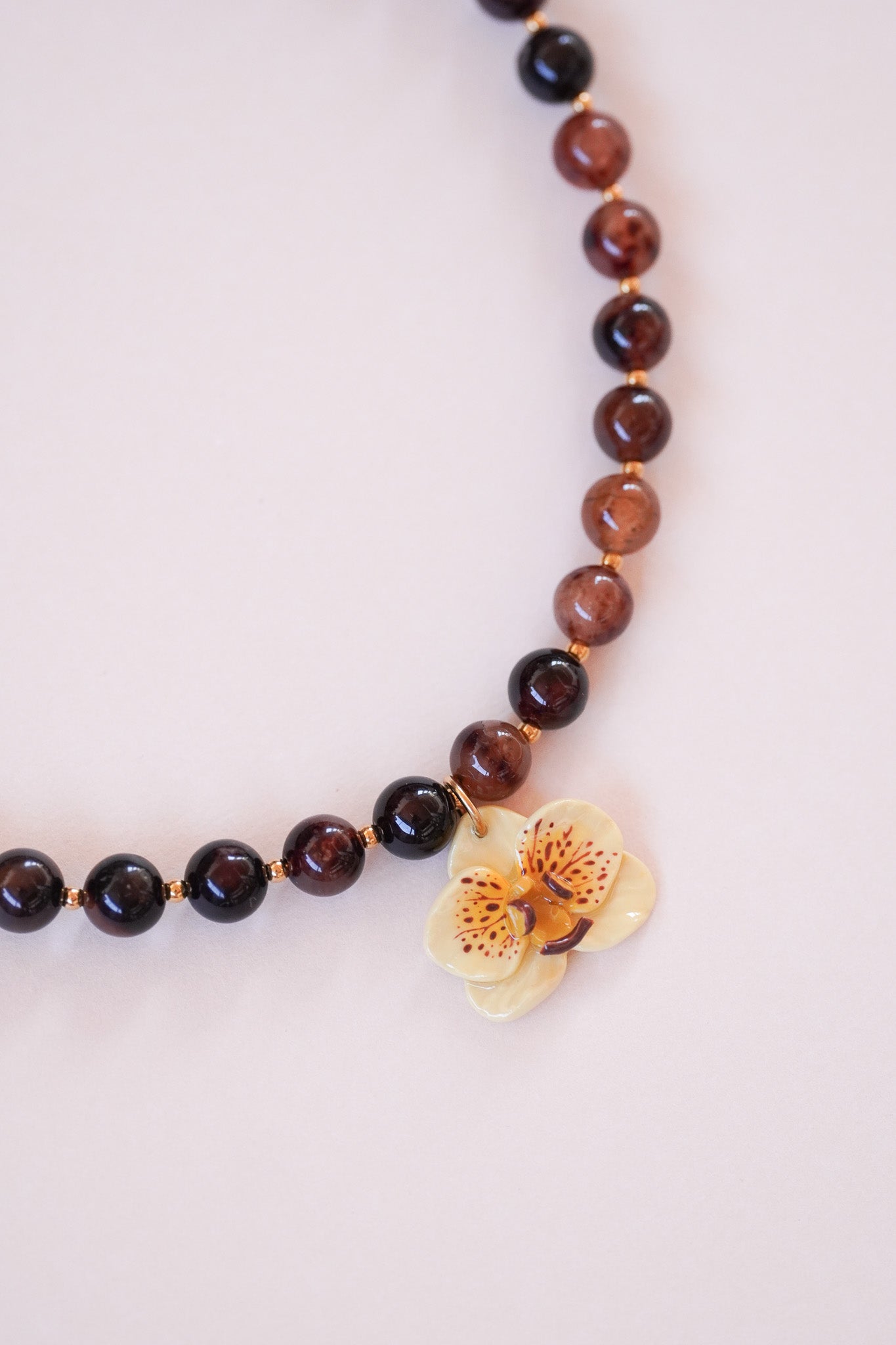 Collier orchidée Noisette