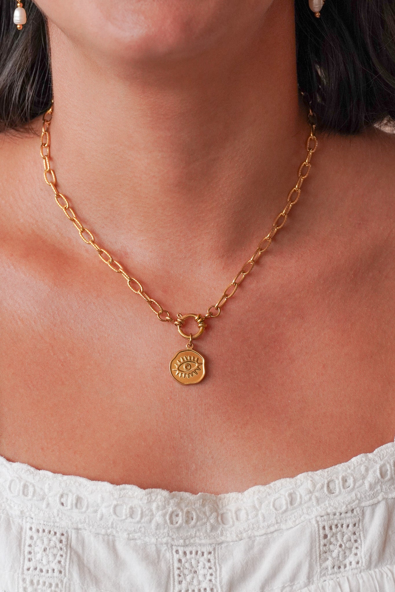 Collier médaillon œil