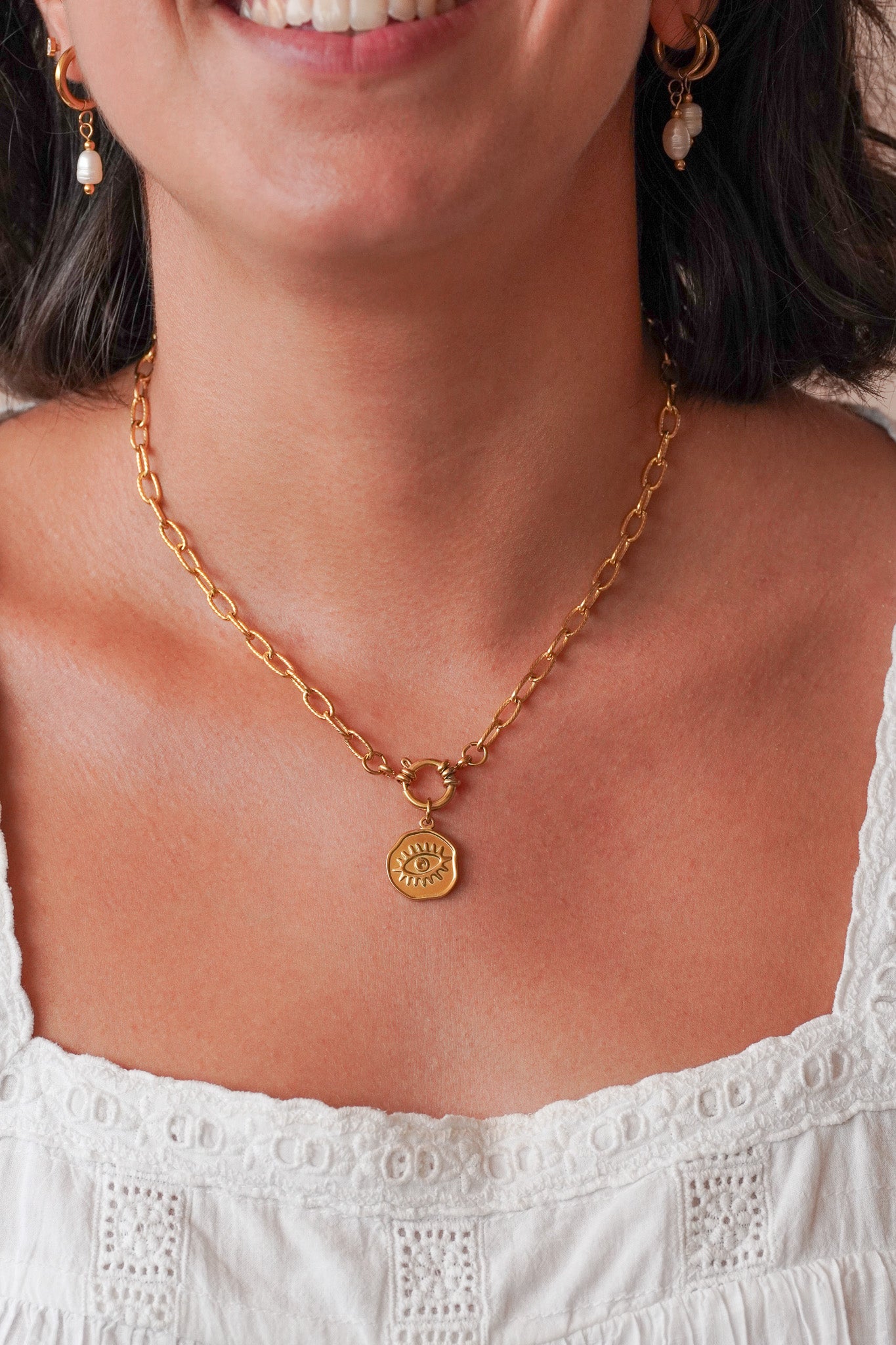 Collier médaillon œil
