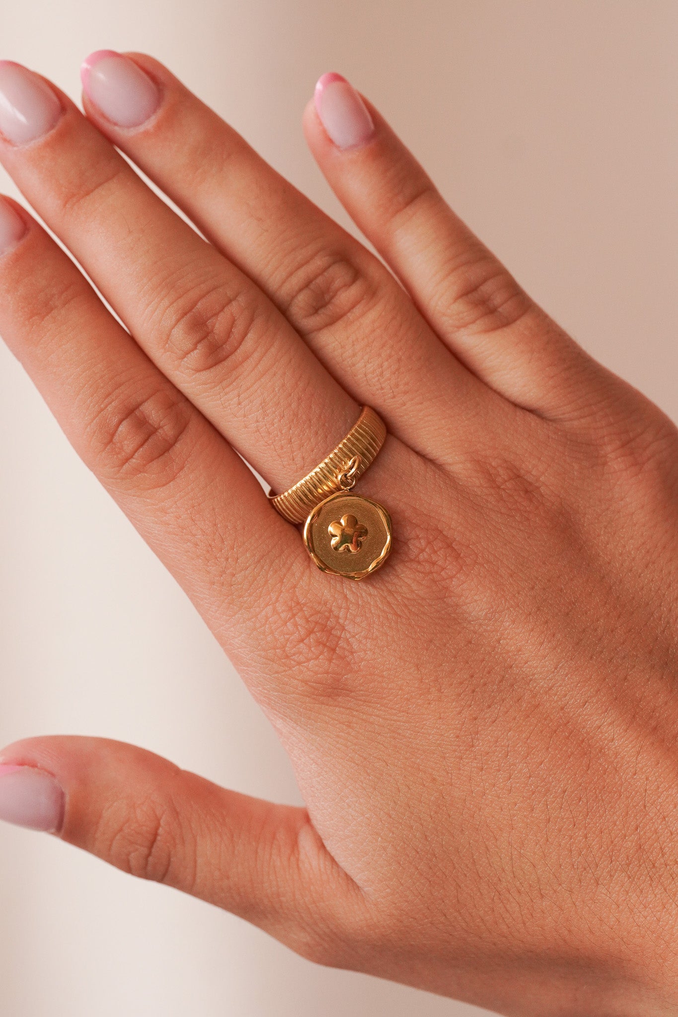 Bague médaillon fleur