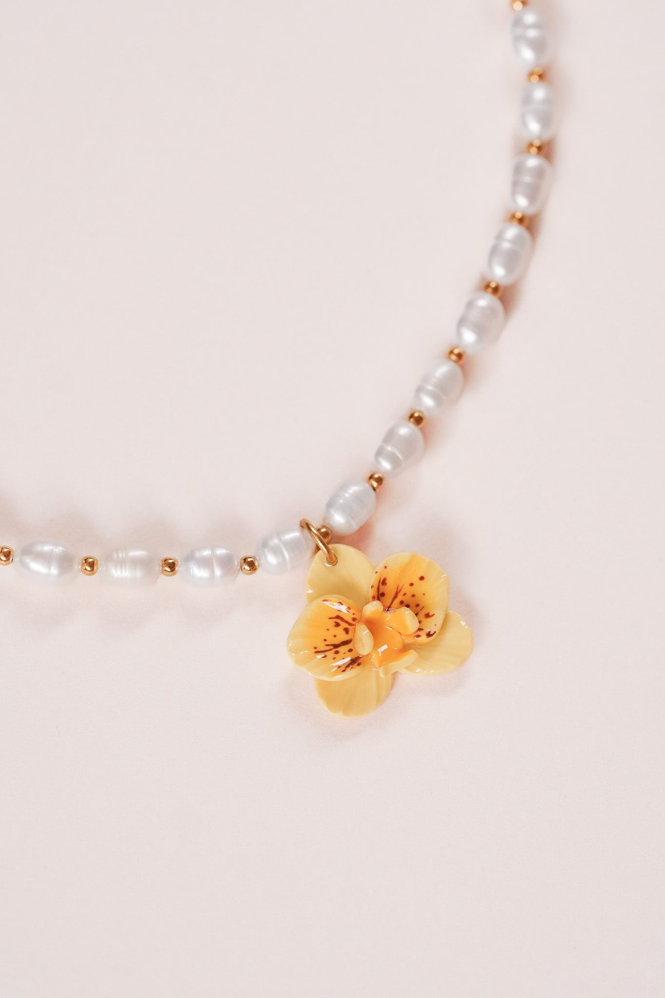 Collier orchidée Vanille