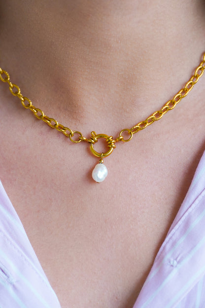 Collier rond - charm perle d'eau douce