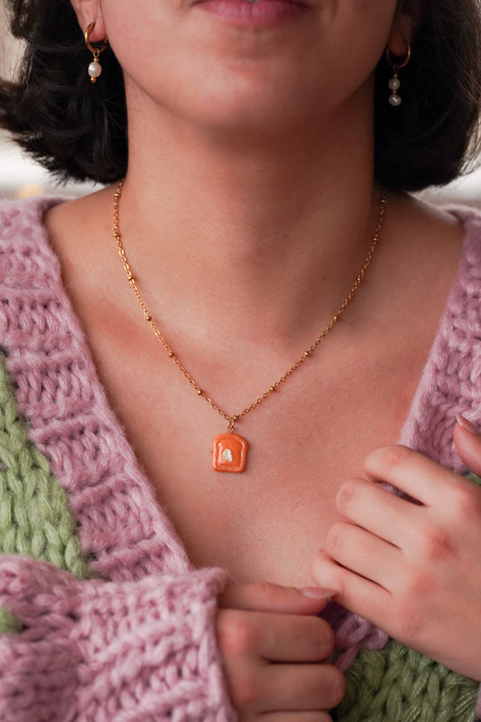 Collier Toast