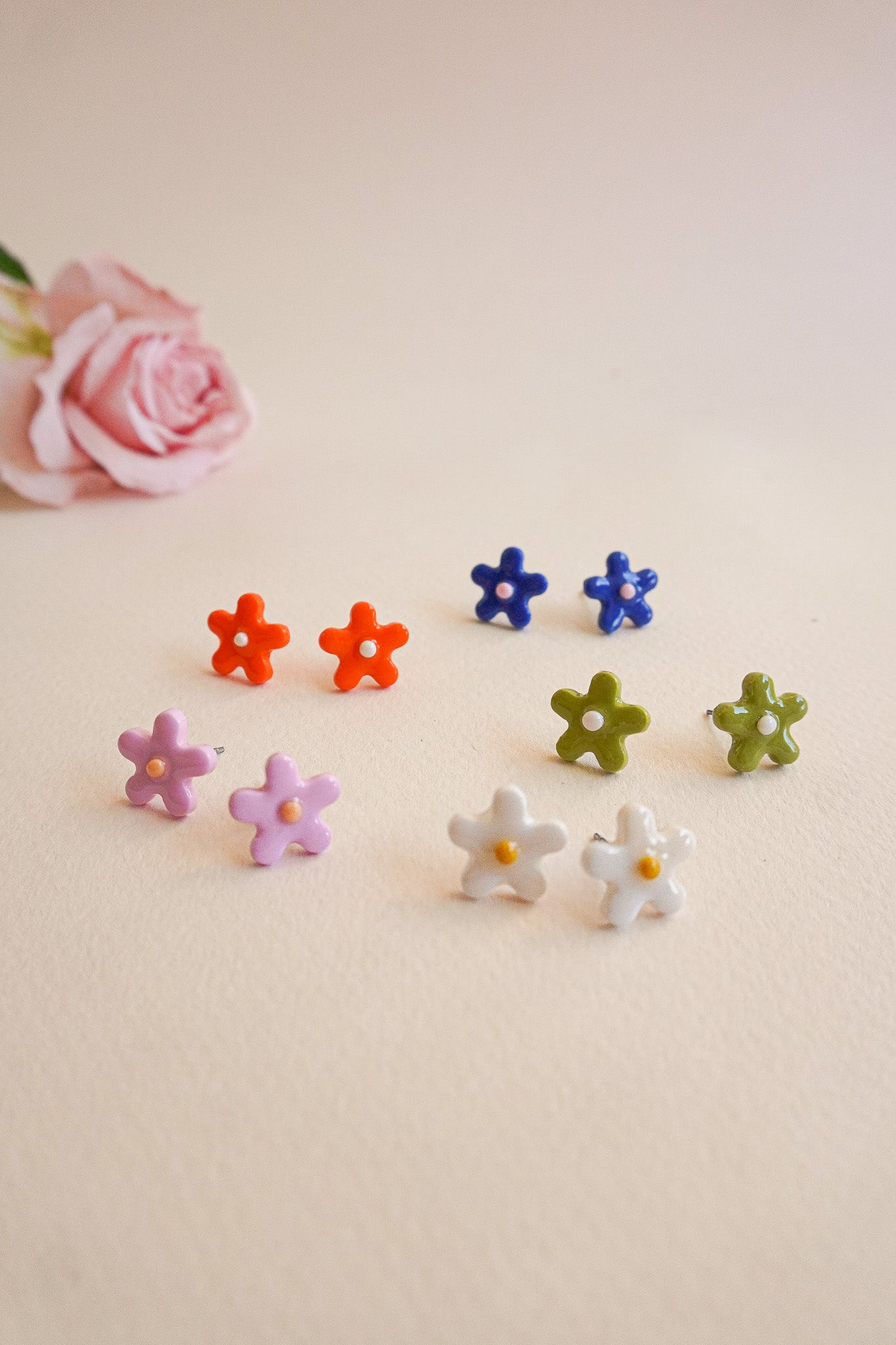 Puces d'oreilles fleurs - Charms personnalisables