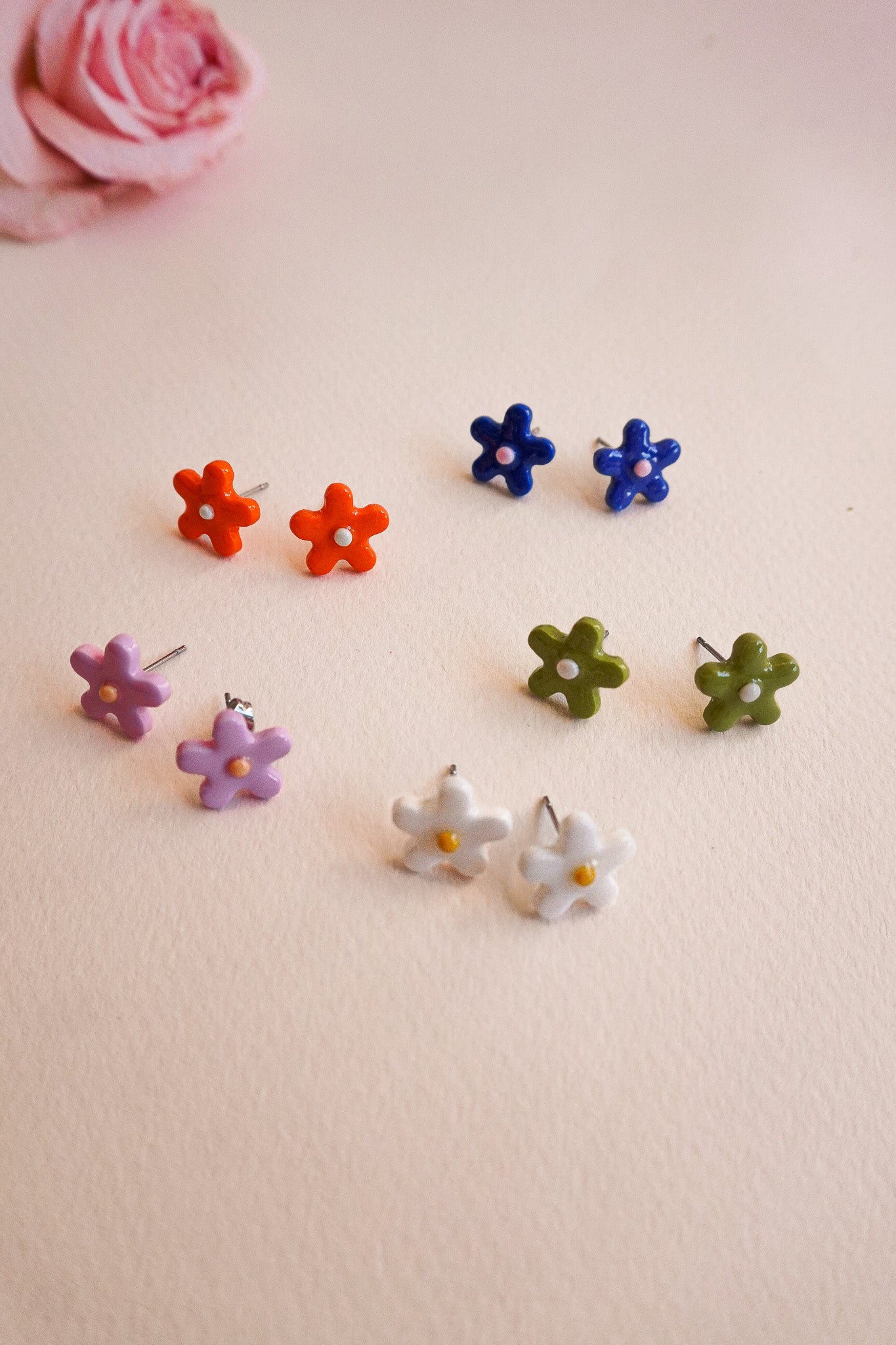 Puces d'oreilles fleurs - Charms personnalisables