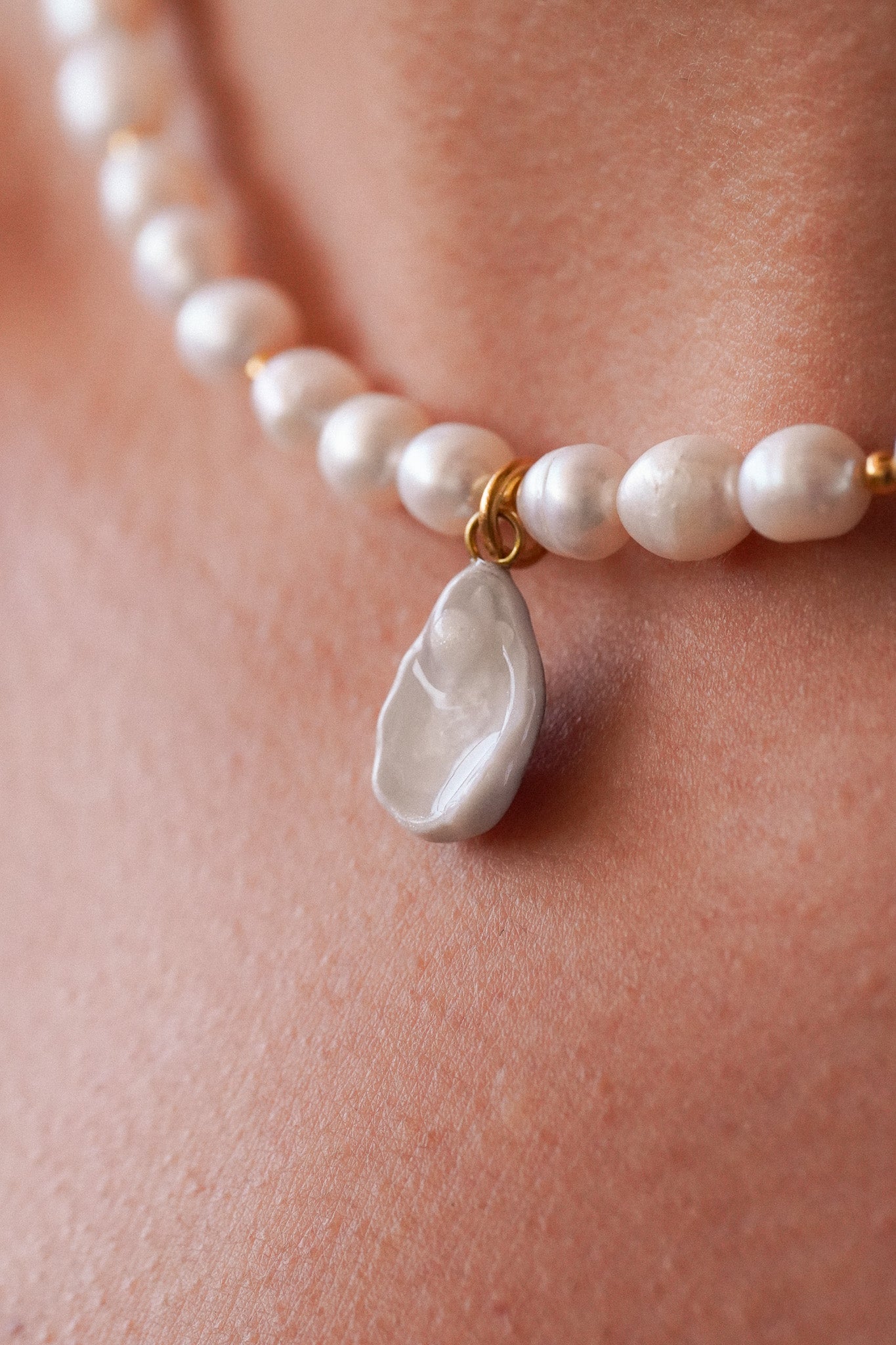 Collier perles d'eau oyster - Handly atelier