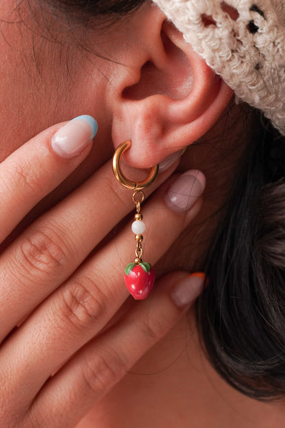 Mono boucle d'oreille fraise - Handly atelier