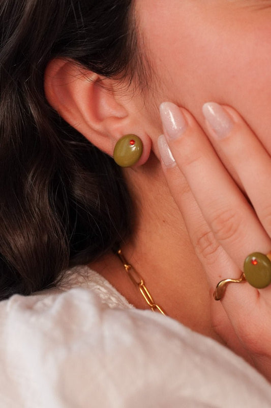 Puces d'oreilles olives - Handly atelier